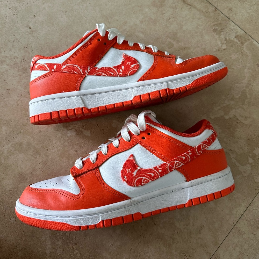 Women’s 7.5 Nike Dunks— Orange